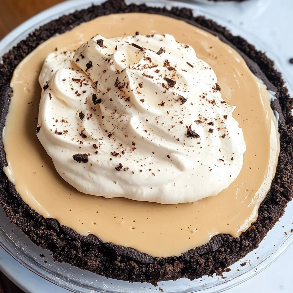Creamy Coffee Pie Recipe (No Bake, 6 Ingredients)